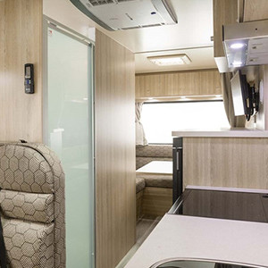 apollo-euro-deluxe-motorhome-6-berth-interior-rear